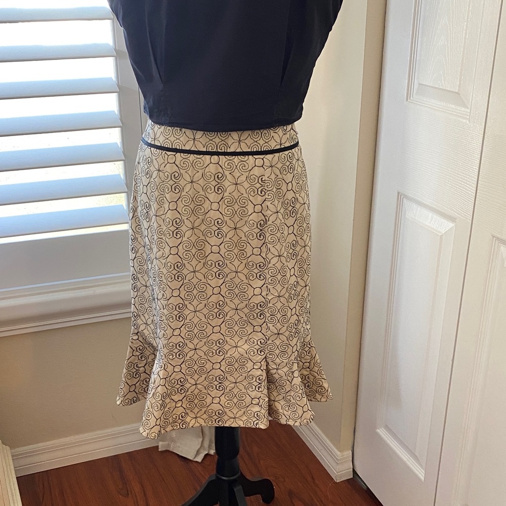 “Harold’s Embroidered Flounce Skirt Size 4 Cream Black A-Line Feminine Classic” - Picture 12 of 12